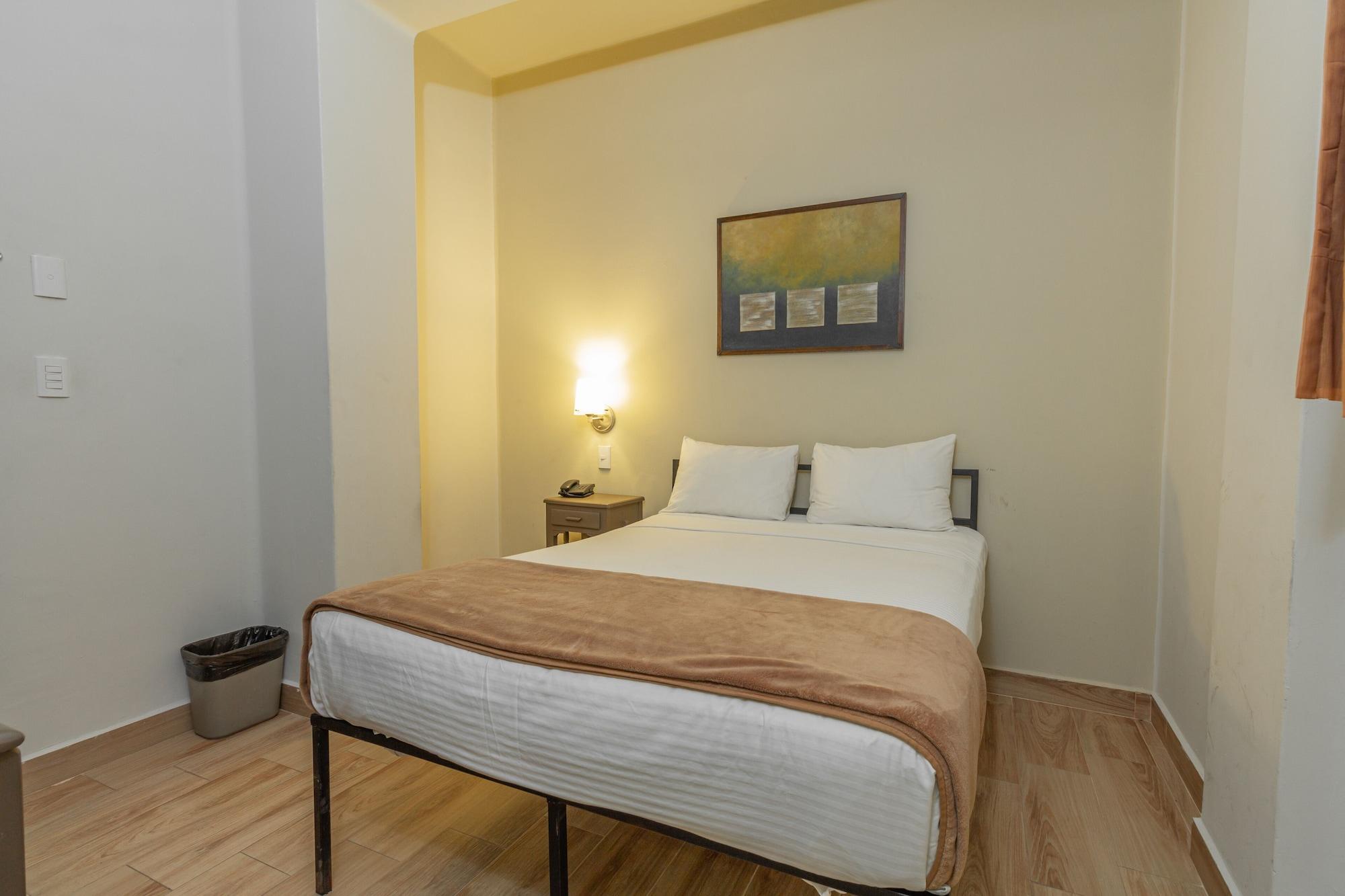 Hotel Plaza Del Arco Express モンテレー エクステリア 写真