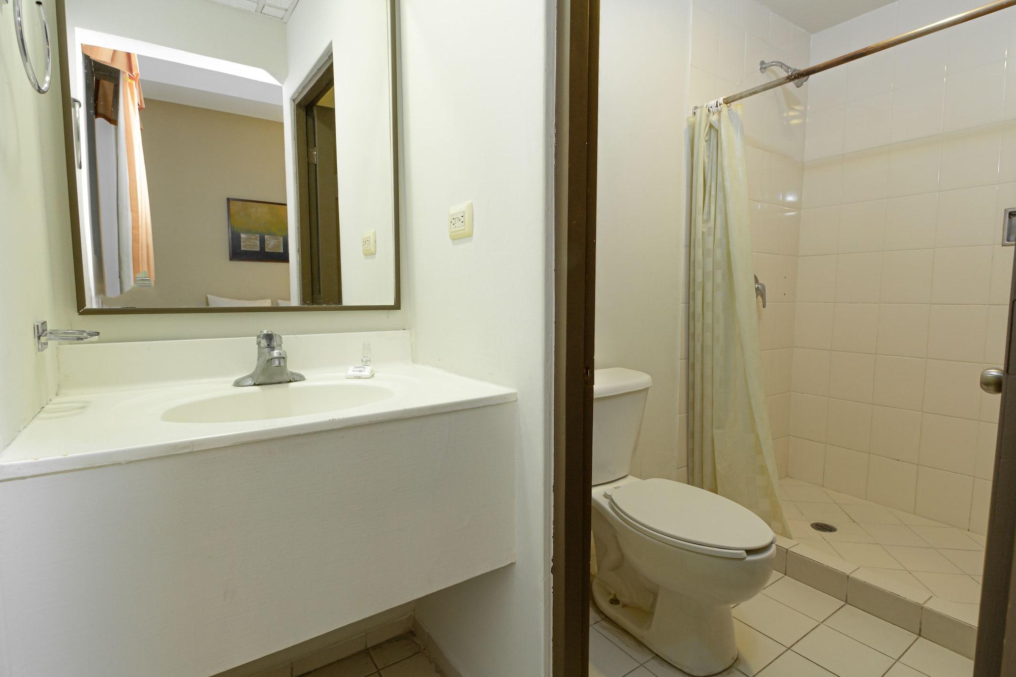 Hotel Plaza Del Arco Express モンテレー エクステリア 写真
