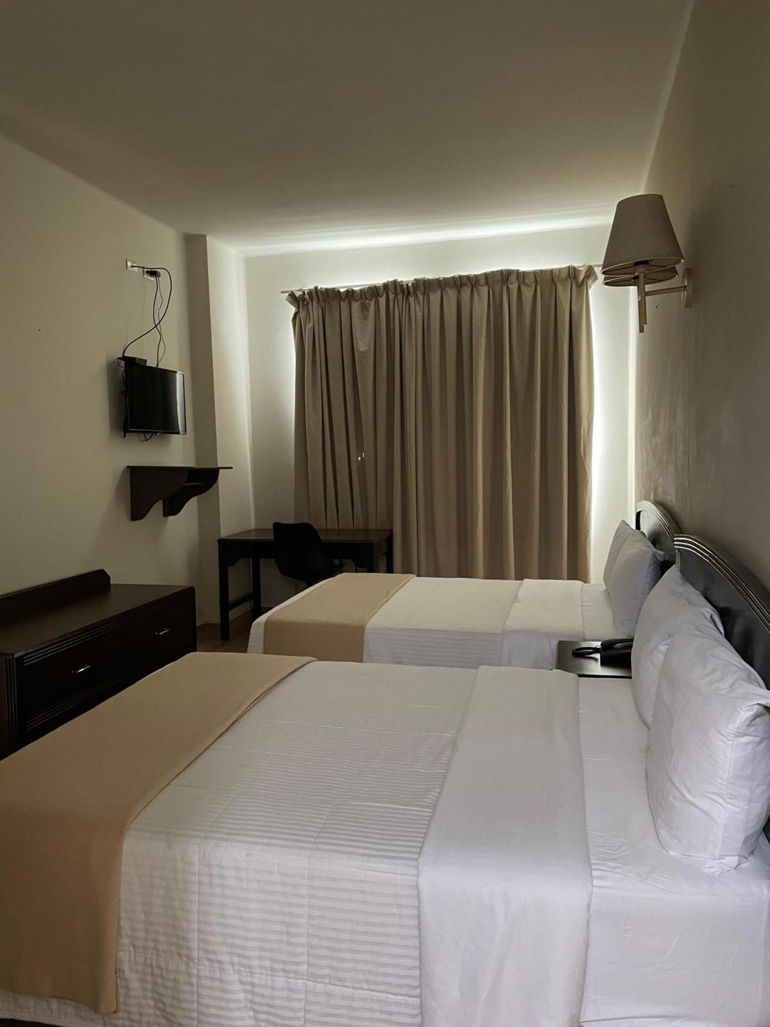 Hotel Plaza Del Arco Express モンテレー エクステリア 写真