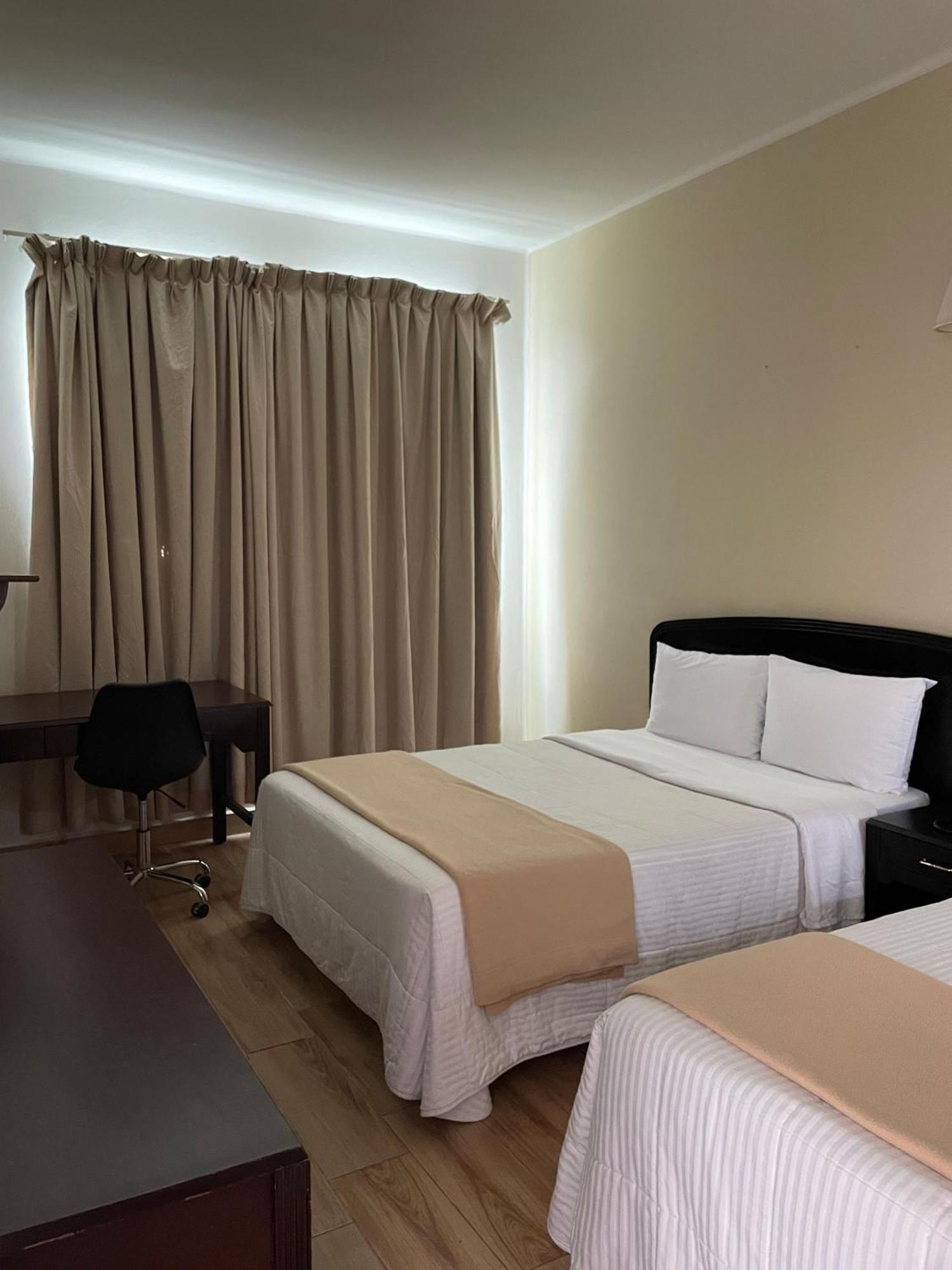 Hotel Plaza Del Arco Express モンテレー エクステリア 写真