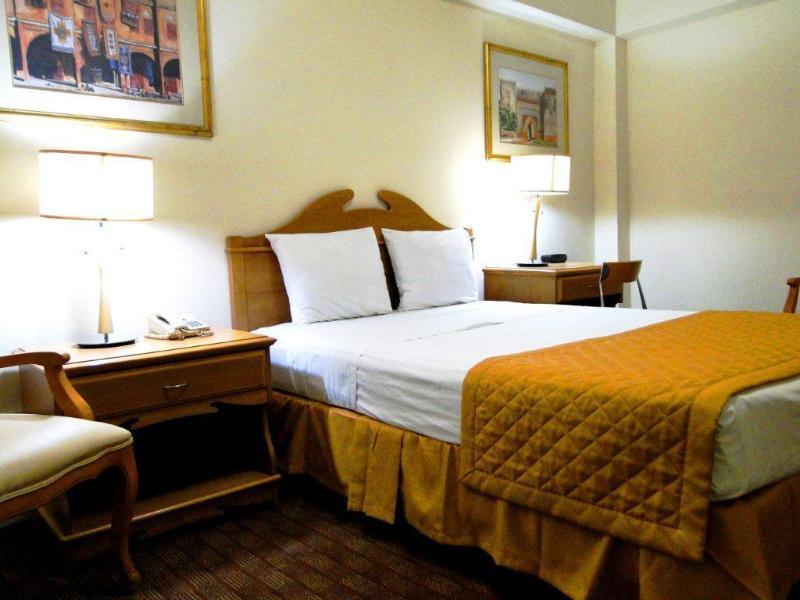 Hotel Plaza Del Arco Express モンテレー エクステリア 写真