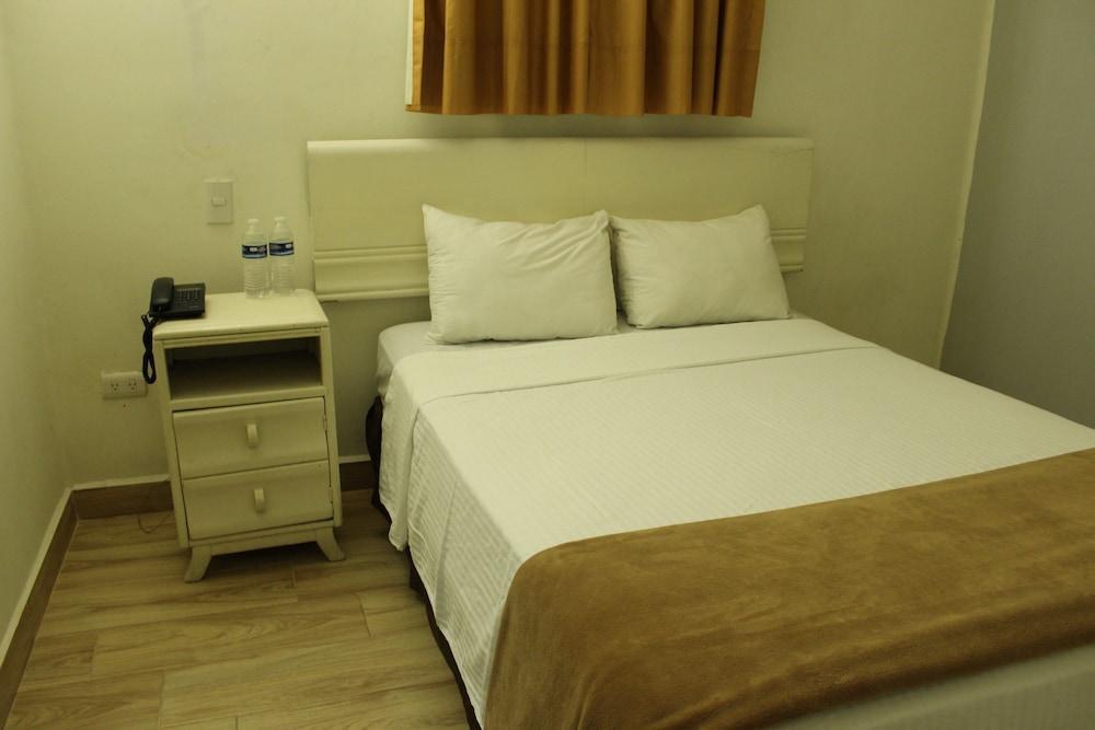 Hotel Plaza Del Arco Express モンテレー エクステリア 写真